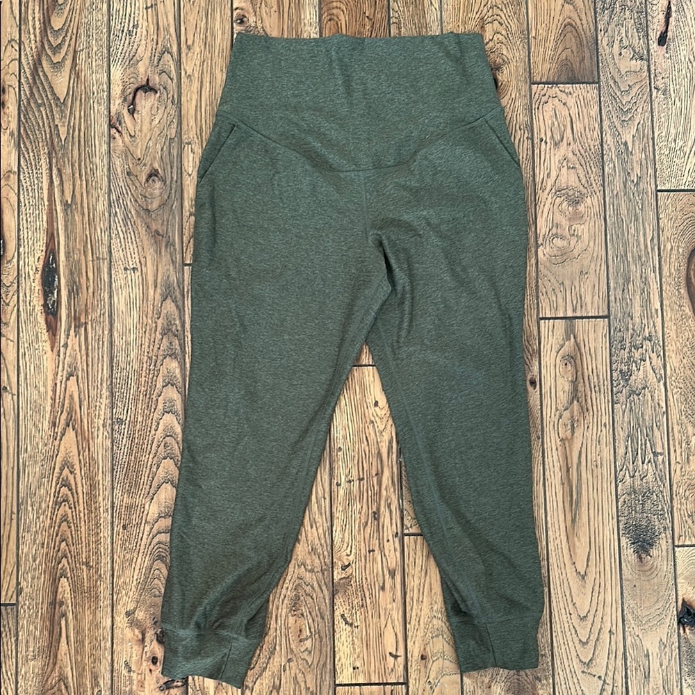 Old Navy Green Sweatpants with Tapered Legs and Elastic Waistband